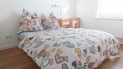 Mittelfeld Apartment | Family-Friendly Bungalow Near Messenähe with Great Reviews