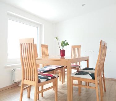 Mittelfeld Apartment | Family-Friendly Bungalow Near Messenähe with Great Reviews