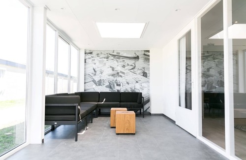 's-Gravenzande House | Modern Holiday Home Featuring a Cozy Conservatory