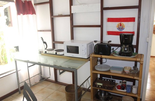 Temae House | Seafront Bungalow with Garden Access and Spa Amenities