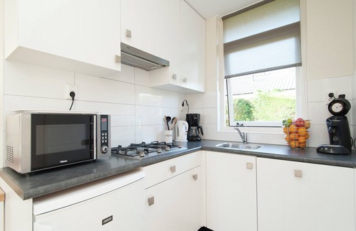 Municipality of Noordwijk House | Welcoming Holiday Home Near the Sea with Kitchen & Breakfast