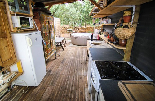 Sorgues House | Discover a Bungalow in the Provençal Countryside