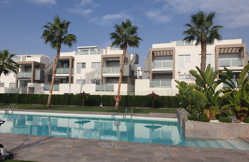 Los Altos House | Relaxing Bungalow in Torrevieja with Pool & Beach Access