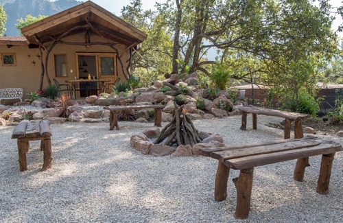 Amatlan Apartment | Pet-Friendly Bungalow Indra Tepoztlan with Pool & Dining