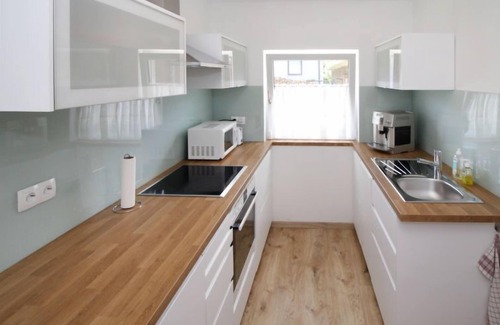 Floridsdorf House | Pet-Friendly Bungalow Leopoldau with Lake View & Spa