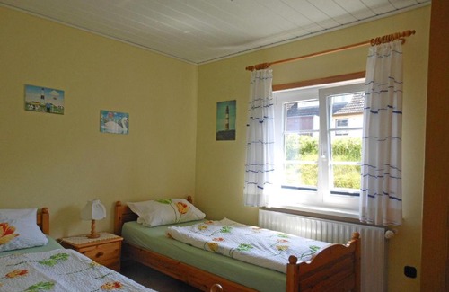 Wittduen Apartment | Ocean View Bungalow-Lerchennest: 4-Star Family Retreat