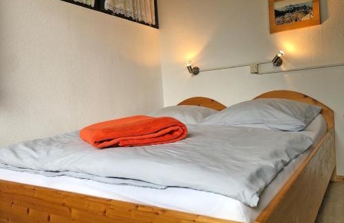 Aer Apartment | Relaxing Bungalow with Lake View & Pool for Families