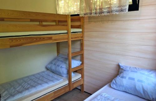 Aer Apartment | Relaxing Bungalow with Lake View & Pool for Families