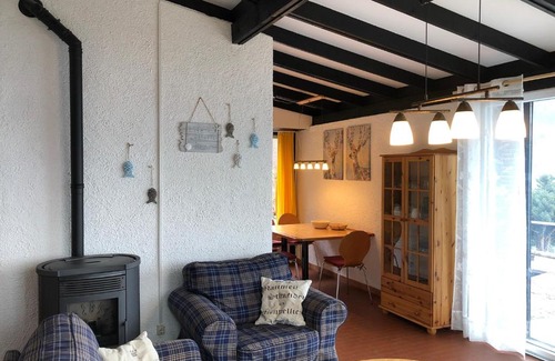 Aer Apartment | Relaxing Bungalow with Lake View & Pool for Families
