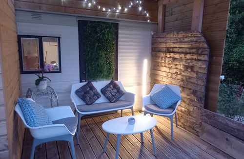 Yevres House | Cozy Bungalow Retreat on a Horse Farm with Pool Access