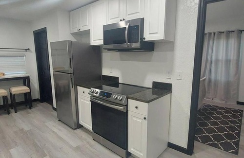 Tavares House | Scenic Bungalow with Lake Dora Views and 8.8 Rating