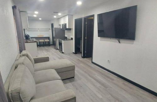 Tavares House | Scenic Bungalow with Lake Dora Views and 8.8 Rating