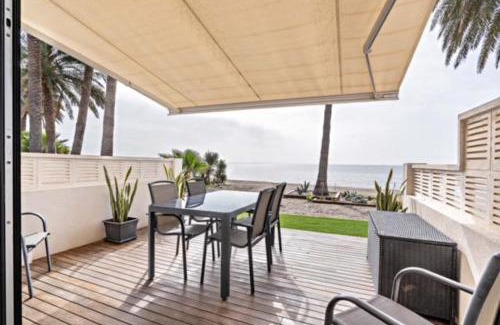 Roquetas de Mar Villa | Oceanfront Bungalow Pie de Playa: Rated 9.5/10 for Families