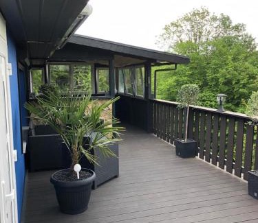 Bad Blankenburg House | Pet-Friendly Bungalow Schwarzatalblick with Ocean View