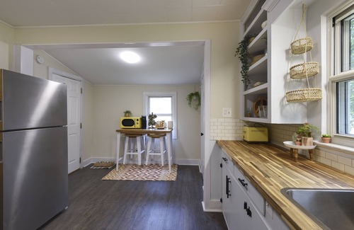 Gulfport House | Bungalow style home - 10 min walk to beach!