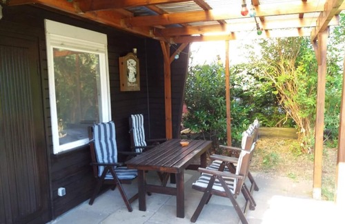 Godendorf House | Relaxing Bungalow Amidst Nature in Godendorf / Teerofen