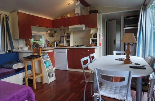 Les Sagnieres House | Serene Bungalow with Lake View, Spa and Beach Access