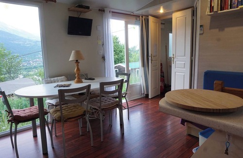 Les Sagnieres House | Serene Bungalow with Lake View, Spa and Beach Access