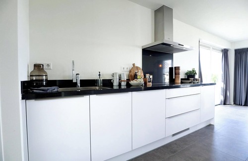 Nijkerk House | Spacious Bungalow with 5 Bedrooms and Inviting Terrace