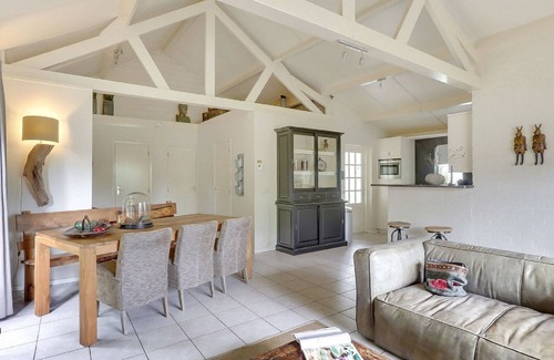 Uden House | Inviting Bungalow with Terrace in Bedafse Bergen