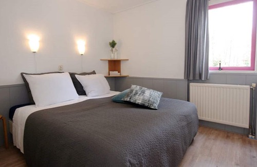 Epe House | Relaxing Bungalow with Tree House Bed in Veluwe