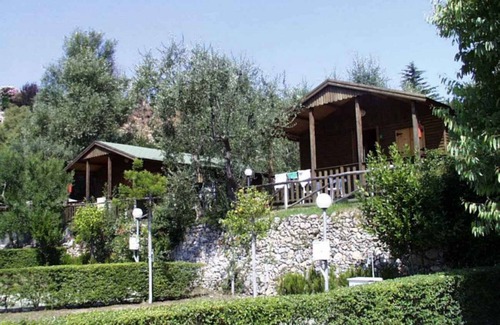 Ceriale House | Pet-Friendly Bungalow with Pool and Lake View Getaway