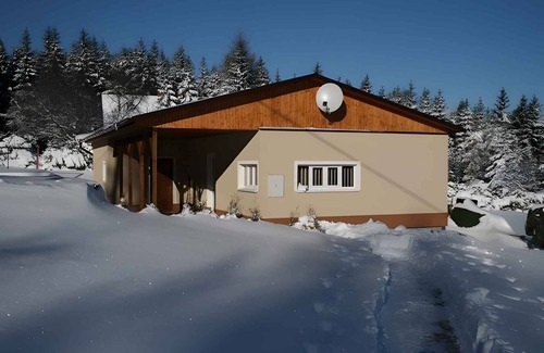 Svahova House | Relaxing Bungalow with Pool and Oceanfront Views