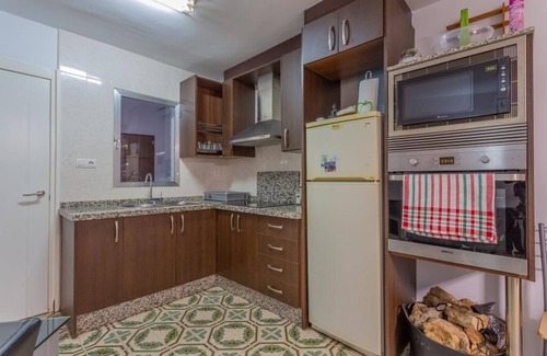 Padul House | Beautiful Bungalow with Pool and Lush Gardens
