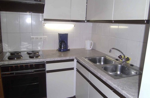 Glatzham House | Cozy Bungalow with Expansive Garden & Family-Friendly Amenities