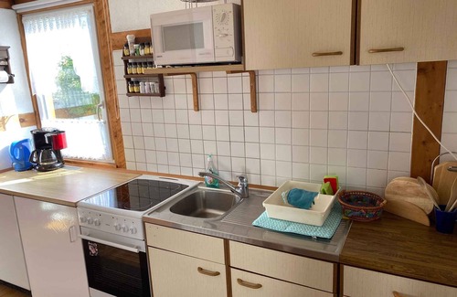 Gustow House | Cozy Bungalow with Ocean View and Spa Amenities