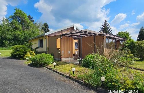 Hildburghausen Apartment | Family-Friendly Bungalow Zur langen Heide: Pet Welcome!