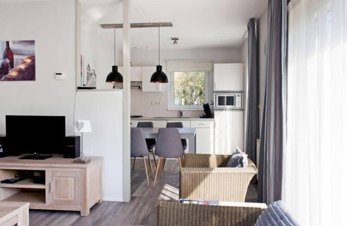 Eernewoude House | Lakeview Bliss at Bungalowpark It Wiid - Family Friendly