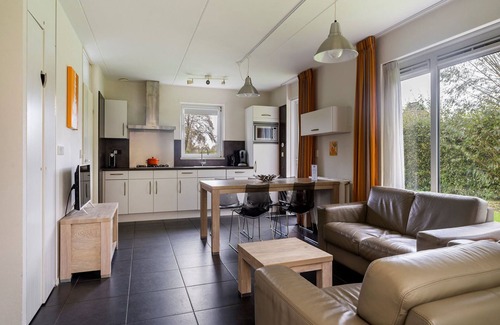 Eernewoude House | Discover Bungalowpark It Wiid: Family-Friendly Lake Retreat
