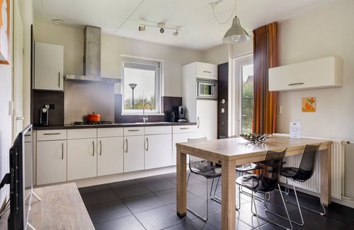 Eernewoude House | Discover Bungalowpark It Wiid: Family-Friendly Lake Retreat