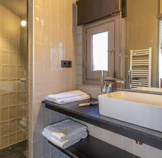 Puigcerda Resort | Relaxing Bungalows Stel-Puigcerdà with Pool & Family Dining