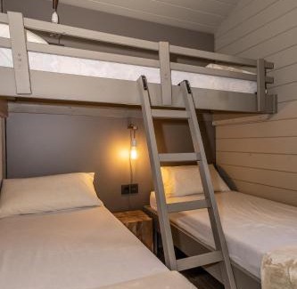 Puigcerda Resort | Relaxing Bungalows Stel-Puigcerdà with Pool & Family Dining