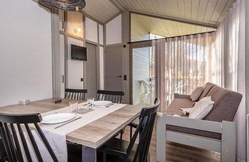Puigcerda Resort | Relaxing Bungalows Stel-Puigcerdà with Pool & Family Dining