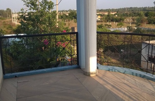 Bengaluru House | Cozy Bungalow for Rent with Breakfast and Kitchen Amenities
