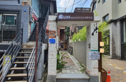 Seogyo-dong House | Budget-Friendly Bunk Backpackers with Oceanfront Views