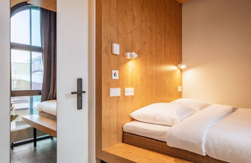 Utrecht City Center Hotel | Stylish BUNK Hotel Utrecht: Eco-Friendly with Breakfast