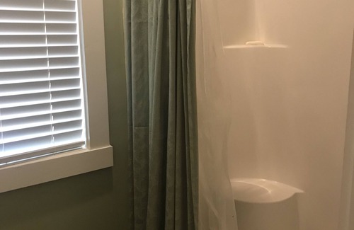 Dover Hotel | Kid-Friendly Bunk Room Near Pirates Cove Marina