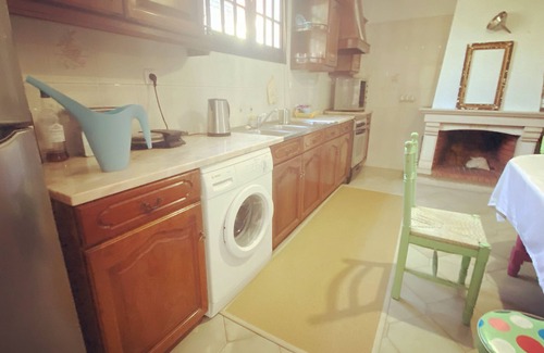 Charneca de Caparica e Sobreda House | Perfect Escape at Bunker 11 Surf House for Adventure Seekers