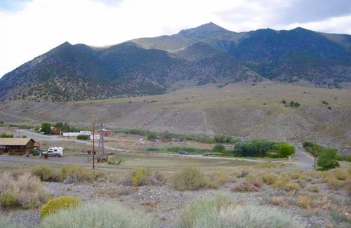 Kingston RV Rental | Bunker Hill Hideaway full RV sites nestled in Kingston Nevada