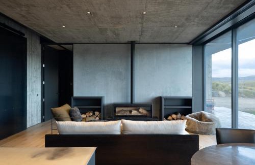 Lake Tekapo House | Guest Rated 10/10: Family-Friendly Bunker House with Hot Tub