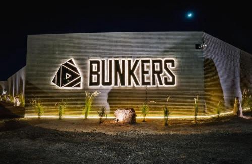 Uyayna Ski Chalet | Relax at Bunkers: Pet-Friendly with Pool & Breakfast