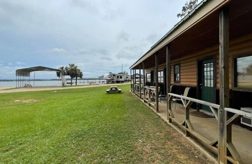 Negreet House | Family-Friendly Bunkhouse at Tranquility Bay Resort