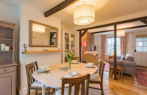 Hythe House | Discover Bunny Cottage by Bloom Stays - Pet and Child Friendly