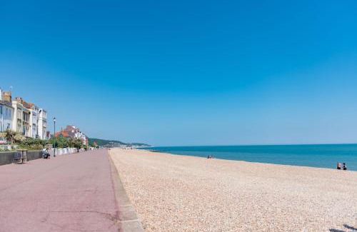 Hythe House | Discover Bunny Cottage by Bloom Stays - Pet and Child Friendly