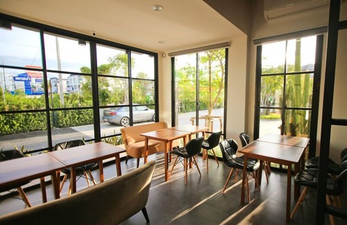 Pak Nakhon Hotel | Top-Rated Bunprasop Garden Hotel with Family-Friendly Amenities