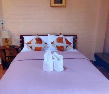 Kamphaeng Phet Apartment | Bunraksa Resort: Family-Friendly Getaway with Top Ratings
